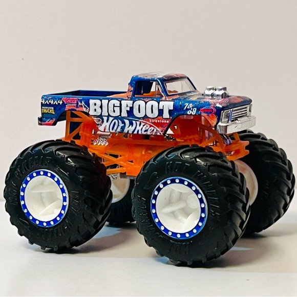 Hot Wheels Monster Truck BIGFOOT Diecast - Picture 2 of 5